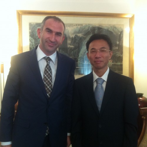 TOSYÖV Yönetim Kurulu Başkan Yardımcısı İhsan Beşer Çin Halk Cumhuriyeti’nin  Büyükelçisi Yu Hongyang ile görüşmelerde bulundular.