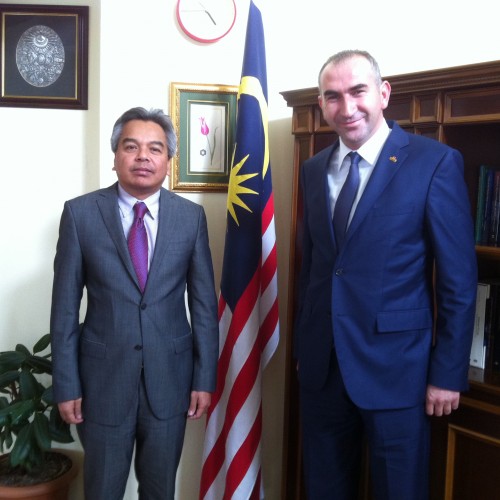 TOSYÖV, Malezya Ankara Büyükelçisi Amran Bin Mohamed Zin’i makamında ziyaret etti.